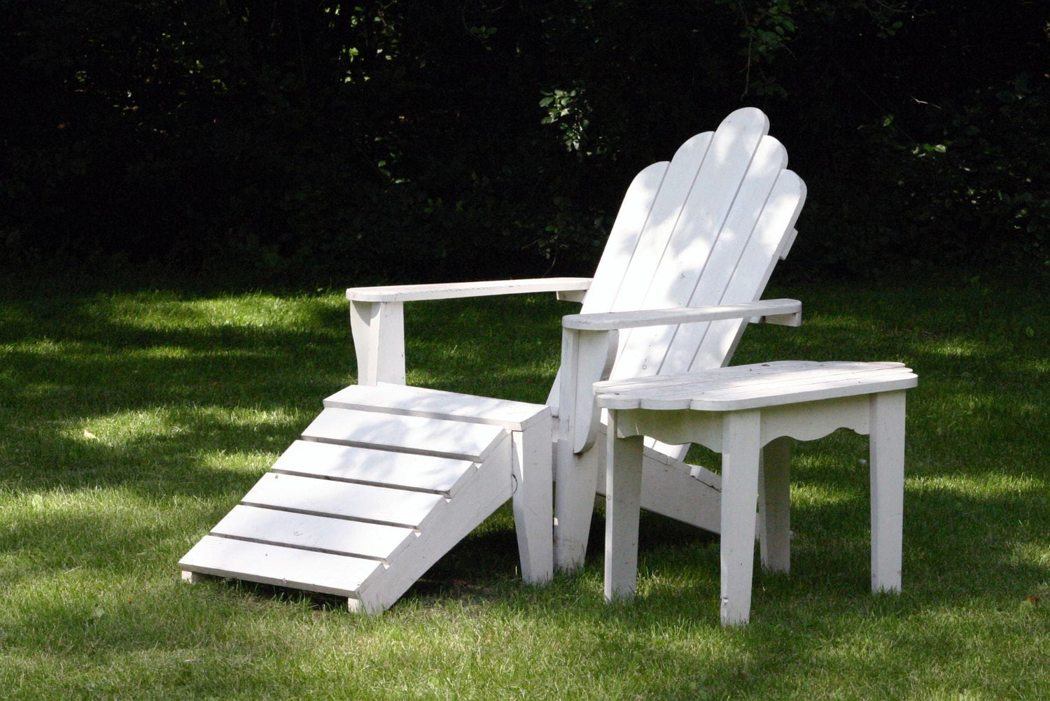 Muskoka Chairs vs Adirondack Chairs: What's the Difference?